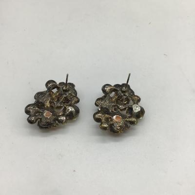 Beautiful flower design earrings