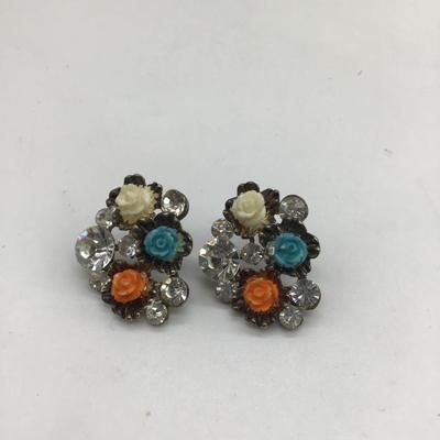 Beautiful flower design earrings