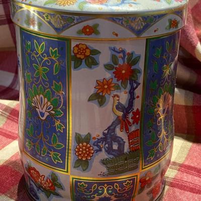 Lot of Assorted Vintage Tea Tins