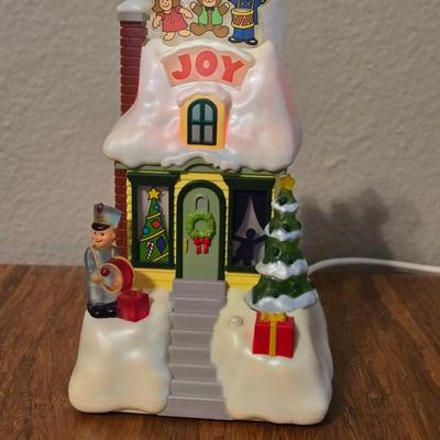 2009 Hallmark Animated Christmas House