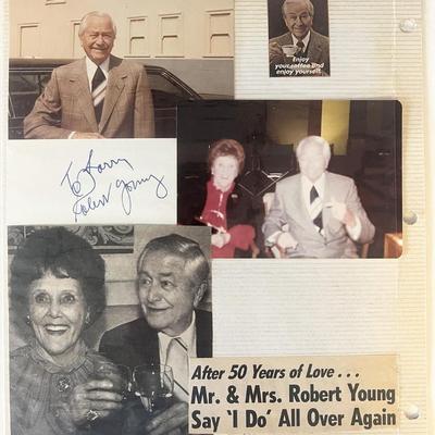Marcus Welby MD Robert Young signed photo album page 