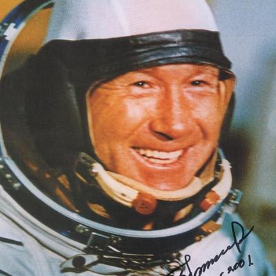 Cosmonaut Alexei Leonov signed photo. GFA Authenticated