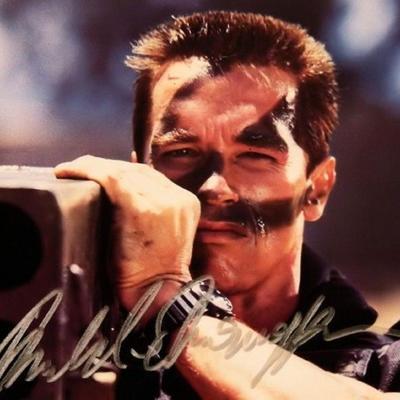 Arnold Schwarzenegger signed Commando movie photo 