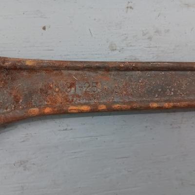 VINTAGE GEDORE FRICTION RATCHET NO 31-25" AND A CROW BAR