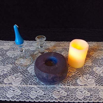 PAIR OF CRYSTAL CANDLE HOLDERS, FLAMELESS CANDLE AND 1/2 CIRCLE CANDLE
