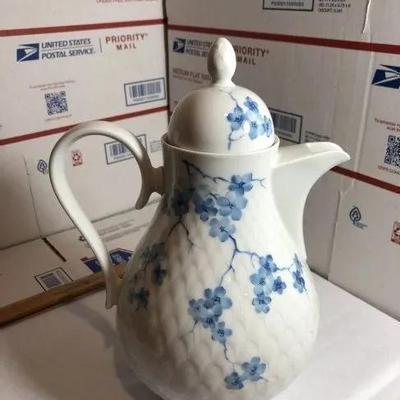 Vintage Scherzer Bavarian Dainty Coffee Pot 9.75in Tall in VG Preowned Condition.