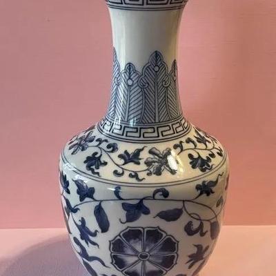 Vintage Chinese Peony Vase 6-Charater Marking w/Double Circles 8
