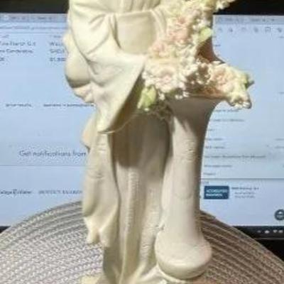 Vintage Giuseppe Armani Asian Lady Figurine Dated 1987 Florence 13" Tall in VG Preowned Condition.