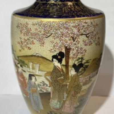 Scarce Japanese Cobalt-Ground Meiji Period (1868-1912) Satsuma Signed Base Vase w/2 Panels 7" Tall in VG Preowned Condition.