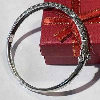 Vintage .925 Sterling Silver Marcasite Hinged Bangle Bracelet 7" Standard Size in Good Preowned Condition.