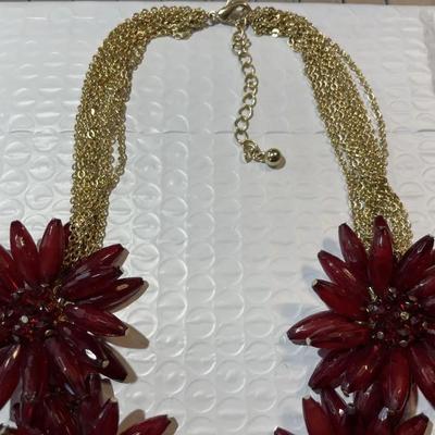 The Pocketful of Posies Red Statement Fashion Necklace 18", plus a 3" Extender. (Preowned)