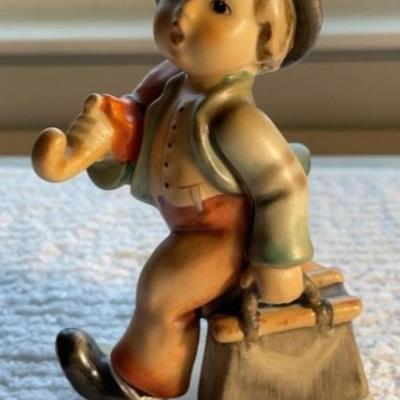HUMMEL Figurine #11/0 TMK-3 TELLING MERRY WANDERER 4.75" Tall in Good Preowned Condition as Pictured.