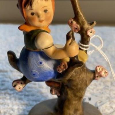 HUMMEL Figurine #141/3/0 TMK-2 APPLE TREE GIRL 4" Tall in Good Preowned Condition as Pictured.