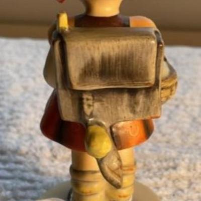 HUMMEL Figurine #81/2/0 TMK-2 SCHOOL GIRL 4.25" Tall in Good Preowned Condition as Pictured.