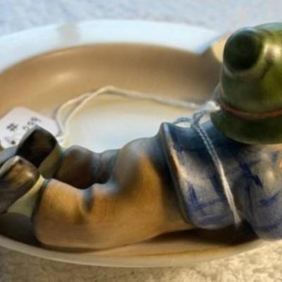 HUMMEL Figurine #166 TMK-3 BOY W/BIRD ASHTRAY 3.25"x 6.25" in Good Preowned Condition as Pictured.