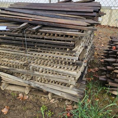 4 Pallets Wood stakes