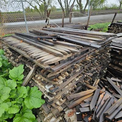 5 pallets of Wood stakes