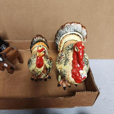 Box of salt and pepper shakers