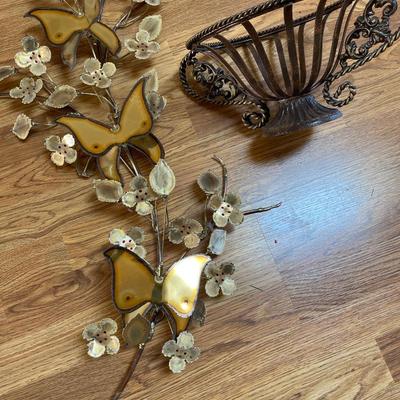 Metal wall butterflies decor and vase