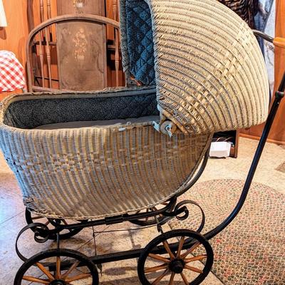 Antique wicker baby carriage / pram
