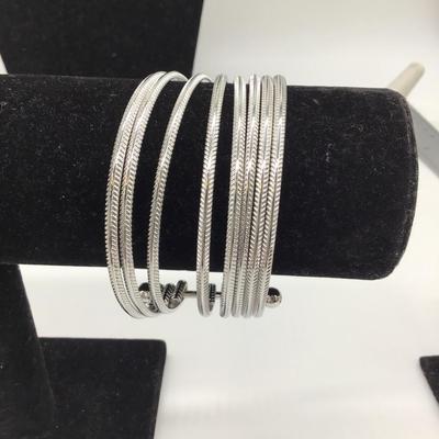 Silver toned fashion bracelet