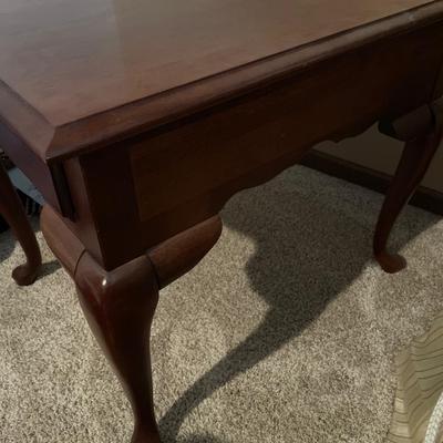 Broyhill nightstand/End table with drawer
