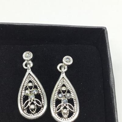 Gen. Marcasite earring set