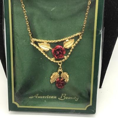 American beauty gold toned rose necklace