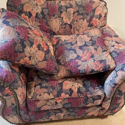 Hickory Hill Large floral chair with pillows