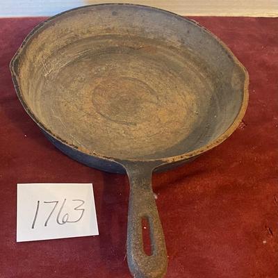 10.5â€ Cast Iron Skillet