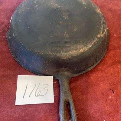 10.5â€ Cast Iron Skillet