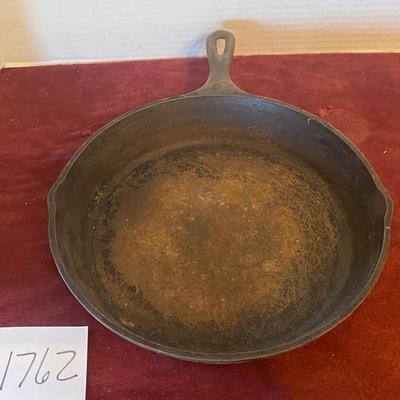 Lodge 10â€ Cast Iron Skillet