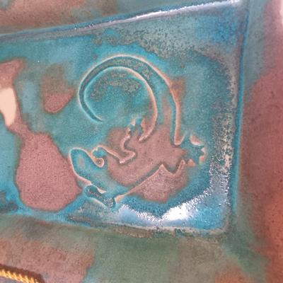 LARGE CLAY PLATTER WITH GECKOS