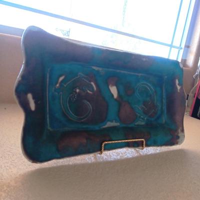 LARGE CLAY PLATTER WITH GECKOS