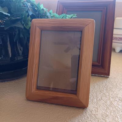 FAUX PLANT IN A PLANTER AND 3 PICTURE FRAMES
