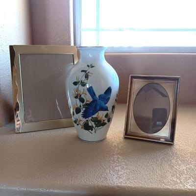 "THE BLUEBIRDS OF SUMMER" A.J. RUDISILL VASE PLUS 2 FRAMES