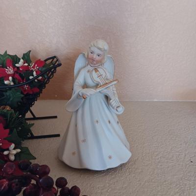 HOLIDAY NAPKIN RINGS, METAL SLEIGH, MUSICAL ANGEL AND MORE