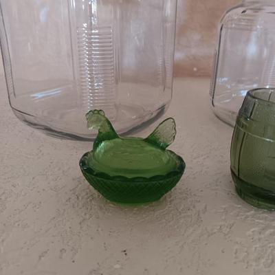 SMALL GLASS HEN ON NEST, SMALL MUG AND 2 RETRO JARS