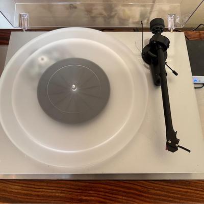 PRO-JECT Turntable with Extras