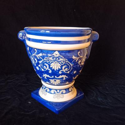 LARGE BLUE AND WHITE PLANTER