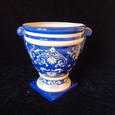 LARGE BLUE AND WHITE PLANTER