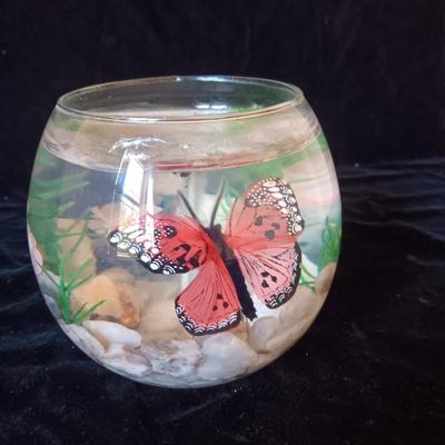 A REAL BUTTERFLY IN A GEL CANDLE, 2 PORCELAIN BUTTERFLY WALL DECOR