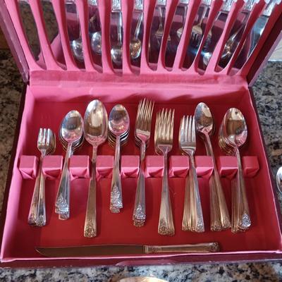 WM ROGERS SILVER PLATED 12 PLACE SETTING FLATWARE W/SERVING PIECES