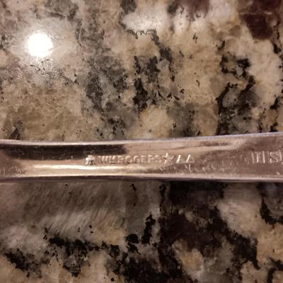 WM ROGERS SILVER PLATED 12 PLACE SETTING FLATWARE W/SERVING PIECES