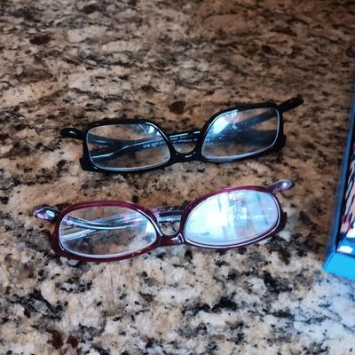 ATOMIC CLOCK AND THERMOMETER, GREETING CARDS, CD'S AND PLAYER