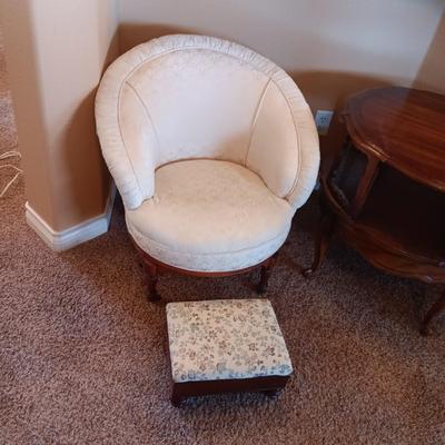 IVORY UPHOLSTERED CHAIR ON CASTERS, 2 TIER END TABLE AND FOOT STOOL