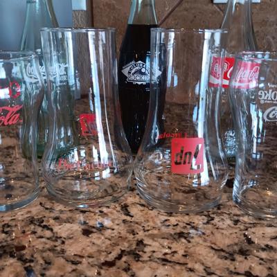 COCA-COLA BOTTLES AND GLASSES, 7-UP GLASSES