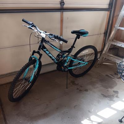 LIKE NEW WOMEN'S HUFFY TRAIL RUNNER 18 SPEED MOUNTAIN BIKE