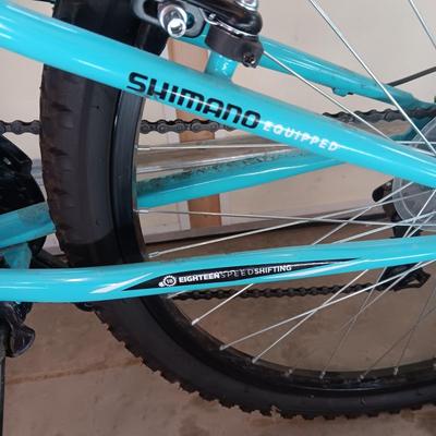 LIKE NEW WOMEN'S HUFFY TRAIL RUNNER 18 SPEED MOUNTAIN BIKE