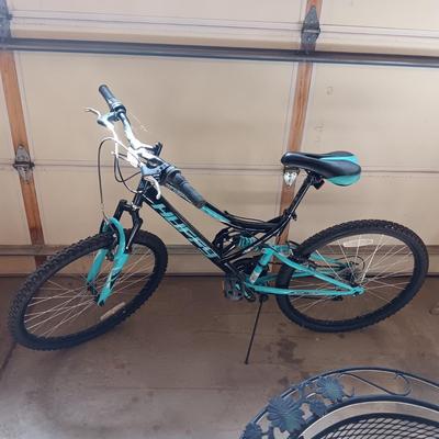 LIKE NEW WOMEN'S HUFFY TRAIL RUNNER 18 SPEED MOUNTAIN BIKE